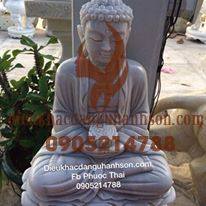Tượng phật được điêu khắc chế tác từ các khối đá tự nhiên của những nghệ nhân