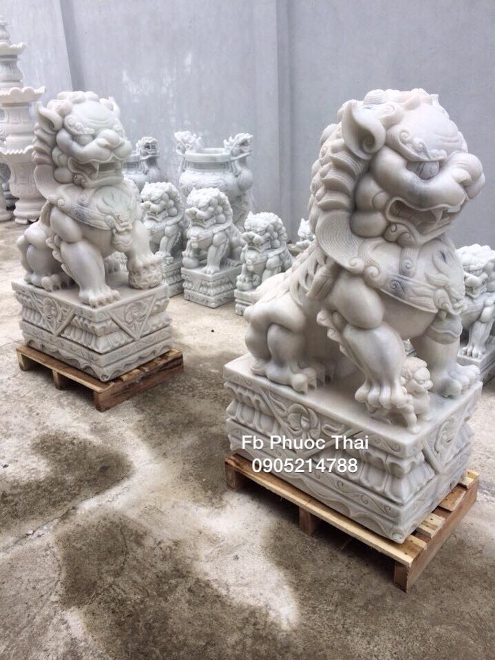 Tượng linh vật được điêu khắc chế tác từ các khối đá tự nhiên của những nghệ nhân