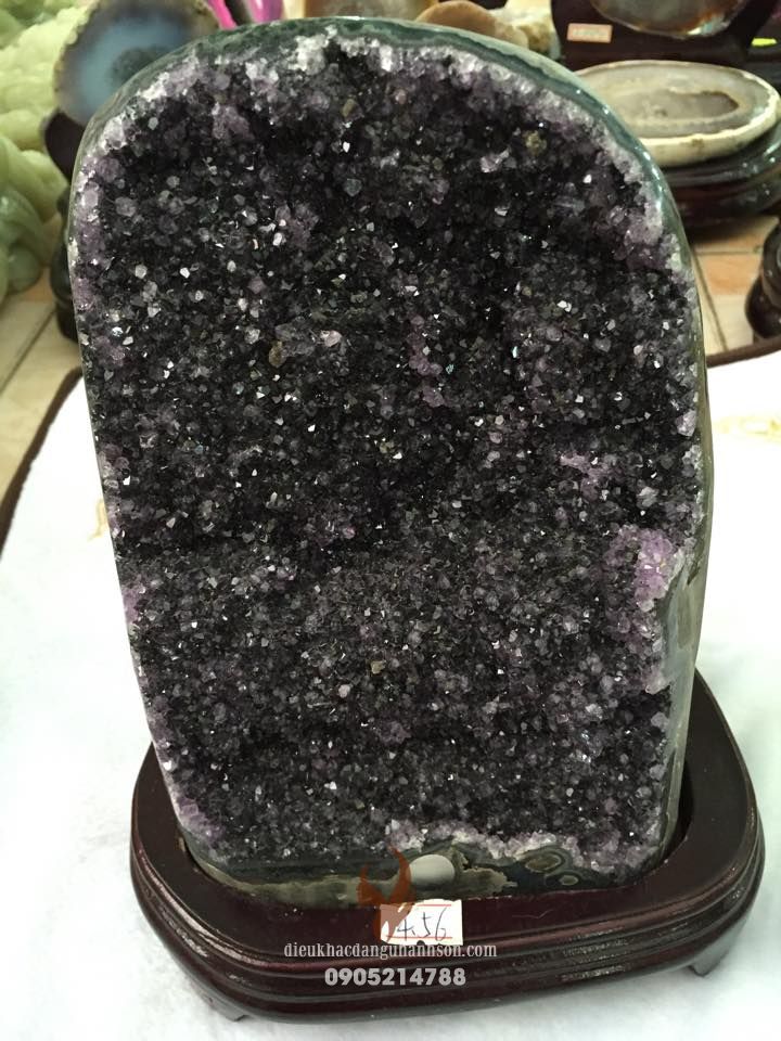 Khối đá thạch anh tím