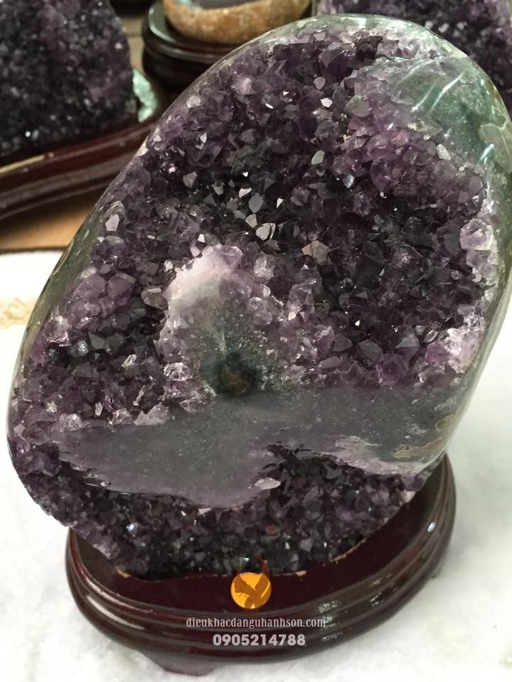 Khối đá thạch anh tím