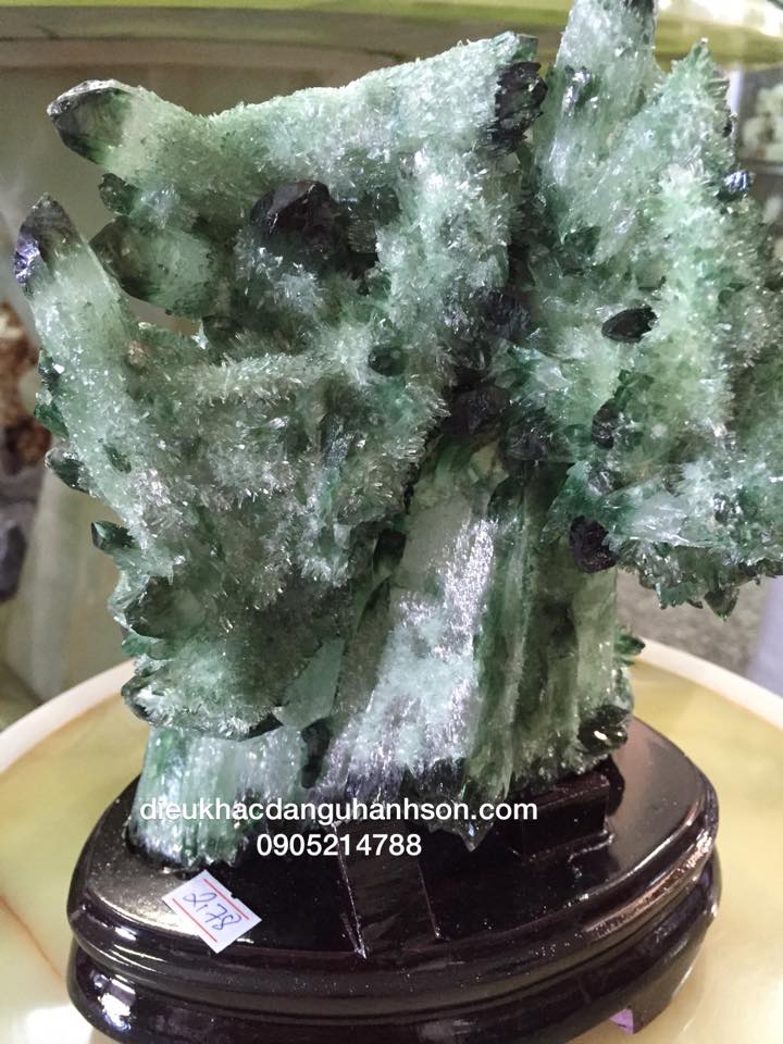HANG ĐỘNG ĐÁ THẠCH ANH XANH