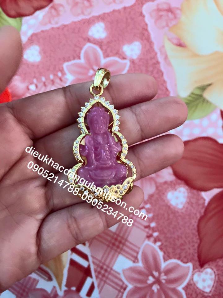 Mặt dây chuyền Quan âm đá ruby tự nhiên ốp vàng tây 18k QA12