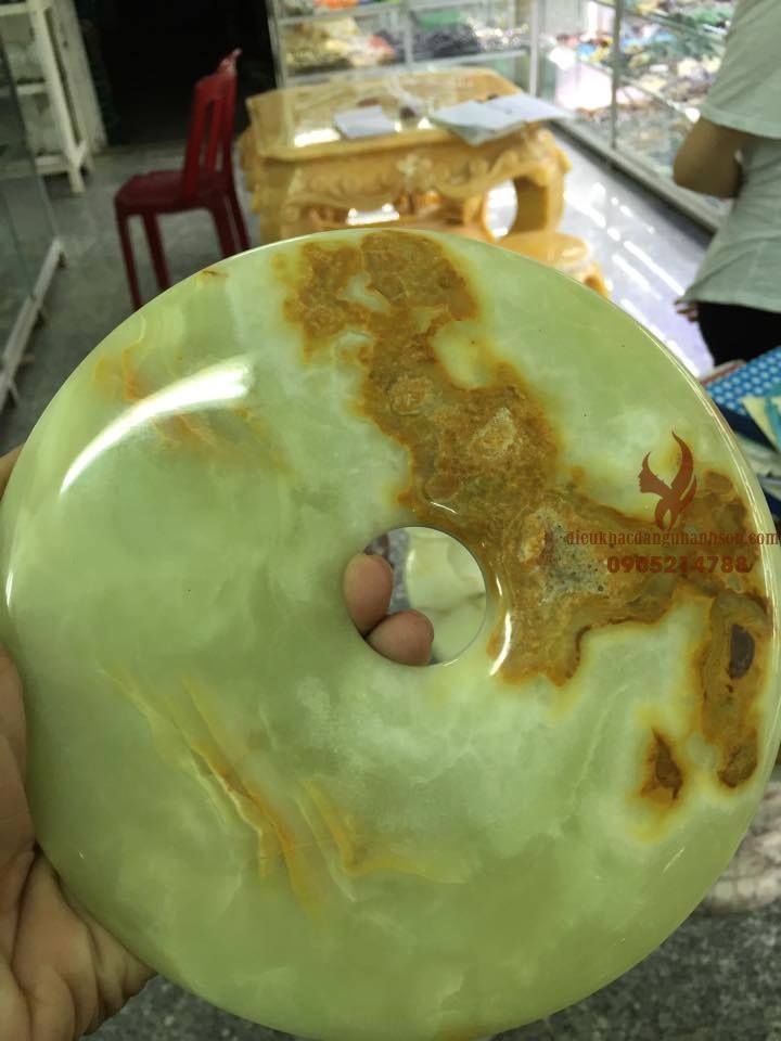 Đồng tiền phong thủy chế tác từ đá ngọc, đá thạch anh vàng, đá ngọc lưu ly cực đẹp