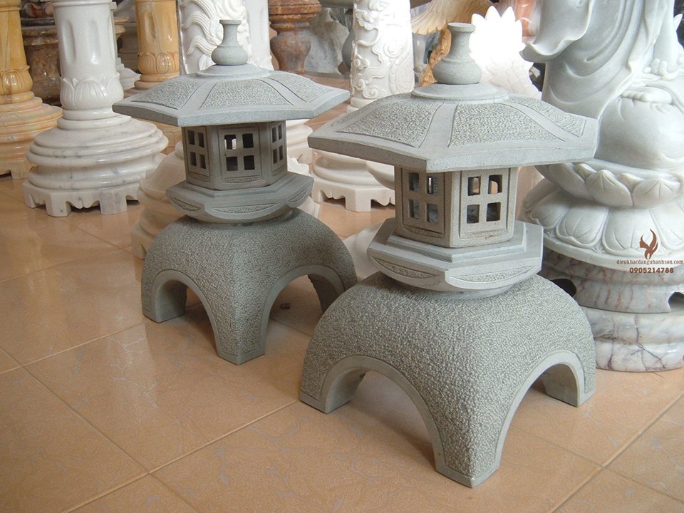 Đèn điêu khắc chế tác từ các khối đá tự nhiên của những nghệ nhân