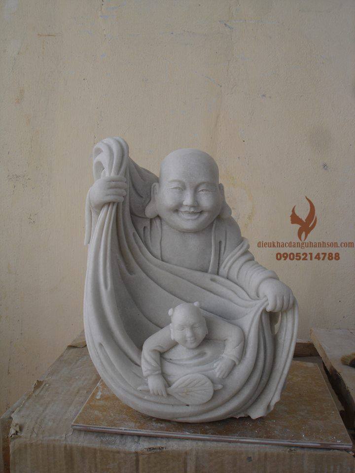 Tượng phật được điêu khắc chế tác từ các khối đá tự nhiên của những nghệ nhân