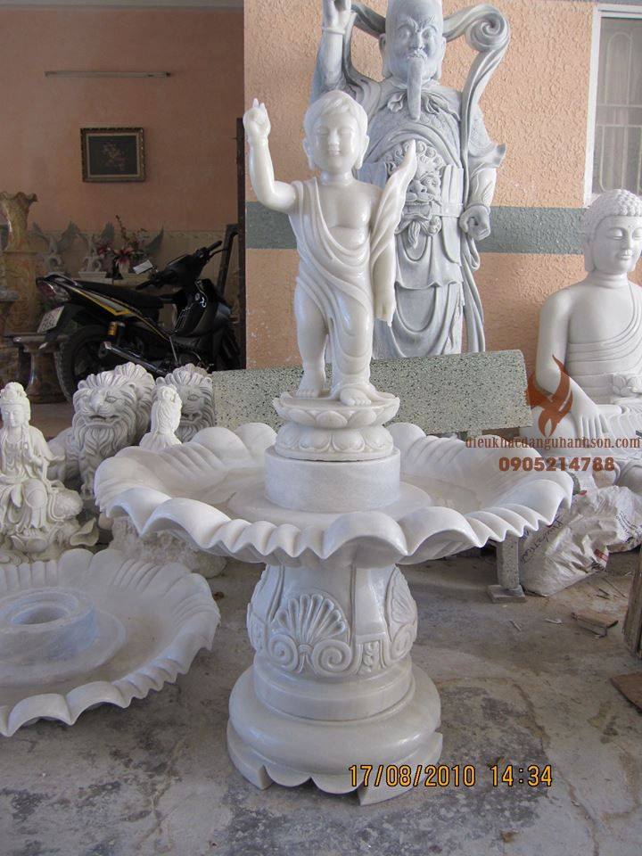 Tượng phật được điêu khắc chế tác từ các khối đá tự nhiên của những nghệ nhân