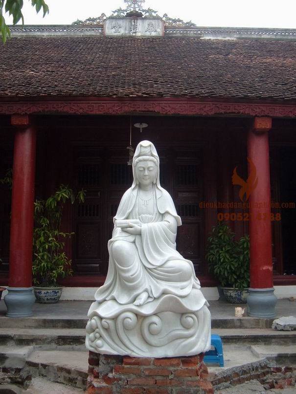 Tượng phật được điêu khắc chế tác từ các khối đá tự nhiên của những nghệ nhân