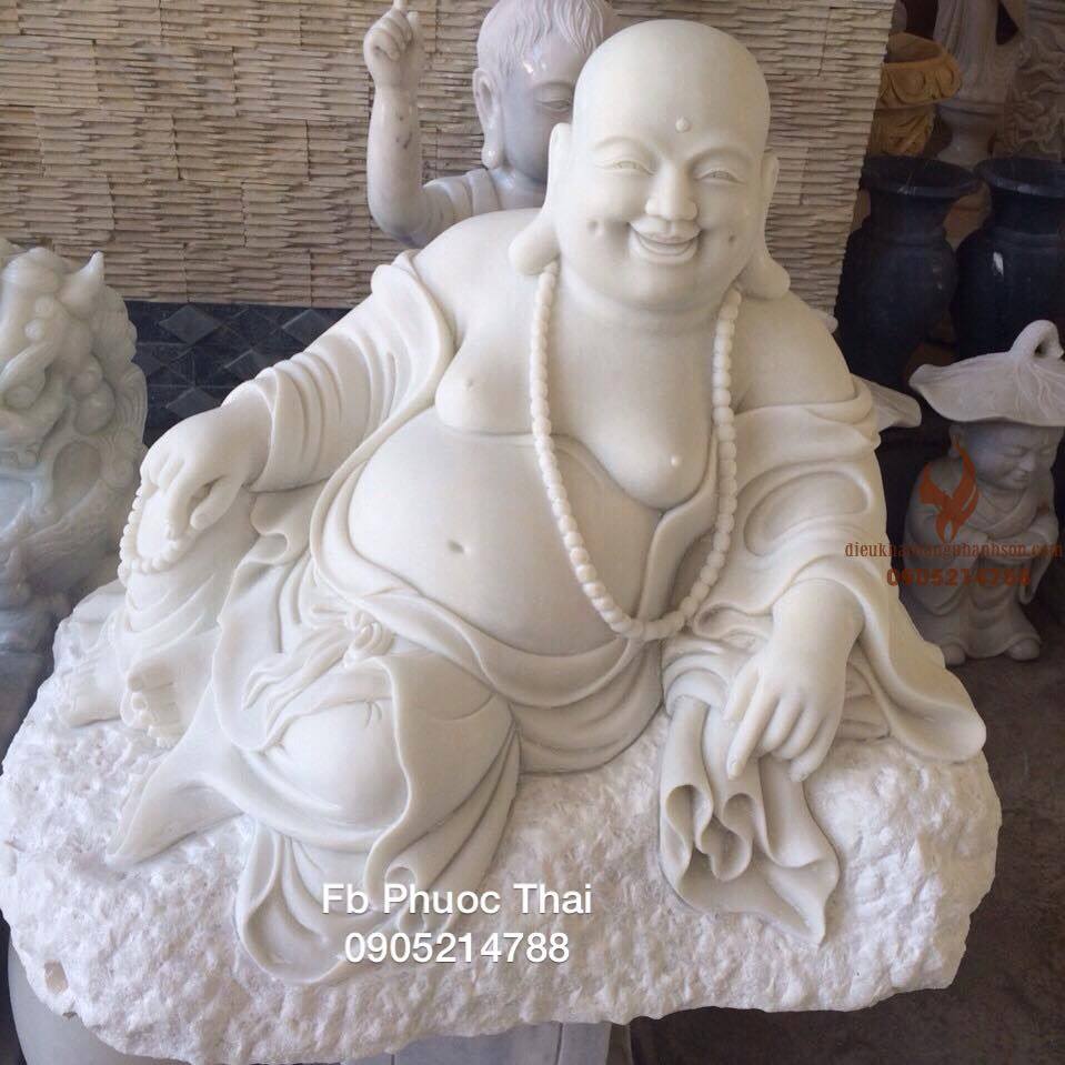 Tượng phật được điêu khắc chế tác từ các khối đá tự nhiên của những nghệ nhân