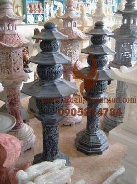 Đèn điêu khắc chế tác từ các khối đá tự nhiên của những nghệ nhân