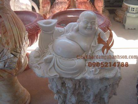 Tượng phật được điêu khắc chế tác từ các khối đá tự nhiên của những nghệ nhân