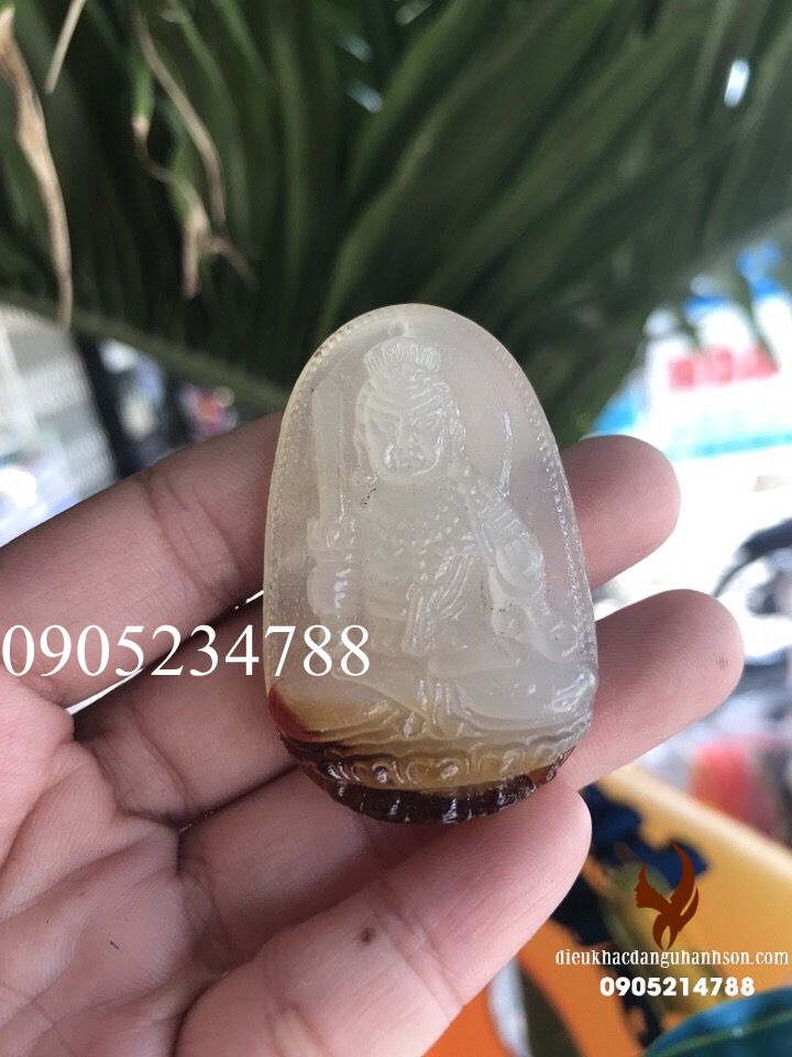Phật bản mệnh Bất động minh vương mã não vân trắng cho Tuổi Dậu MV08