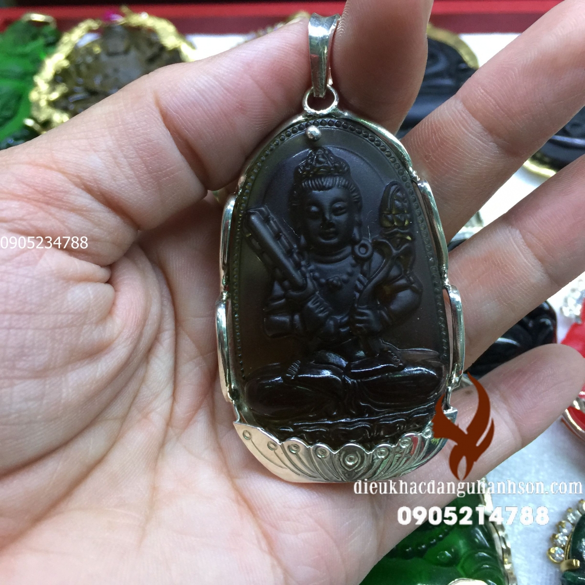 Phât Hư Không Tạng Ngọc thạch anh khói tự nhiên ốp bạc ta  ( Sửu Và Dần) HKT12