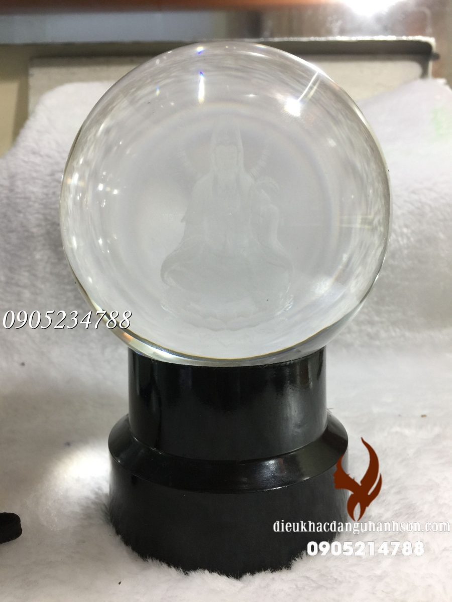 Quả cầu pha lê bắn 3D kèm đế đèn QC29
