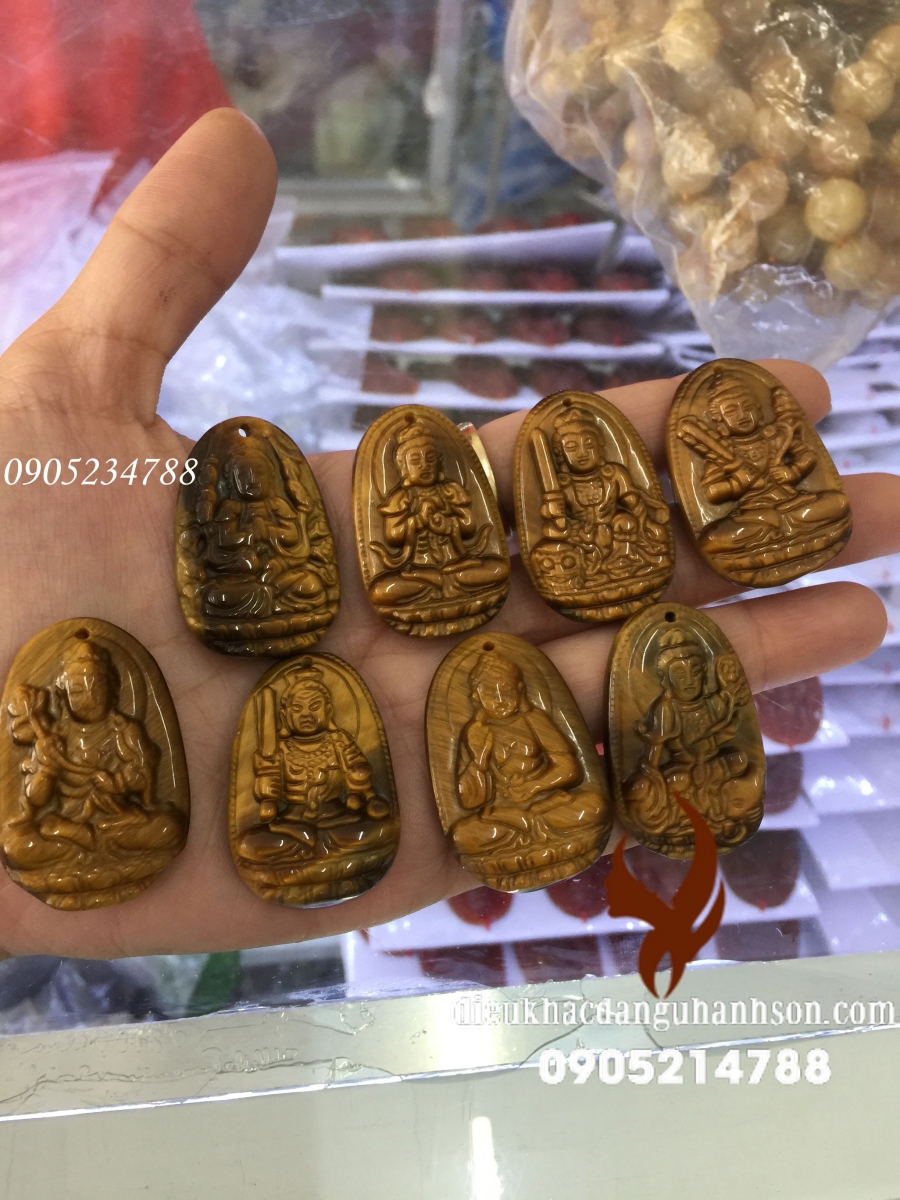 Phật bản mệnh Bất động minh vương mắt hổ tự nhiên cho Tuổi Dậu MV10