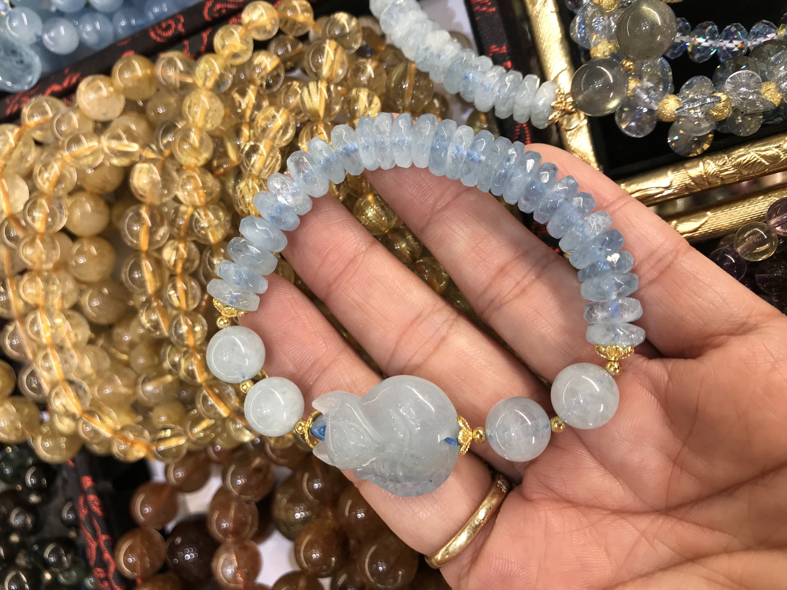 Vòng tay đá aquamarin thiên nhiên mix hồ ly charm bạc ta (Mã sản phẩm: VT24)