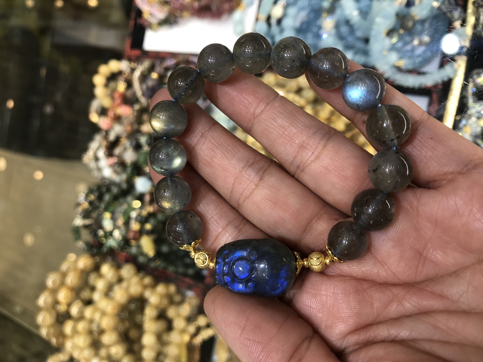 Vòng tay đá Labradorite  xà cừ thiên nhiên mix charm bạc ta (Mã sản phẩm: VT33)