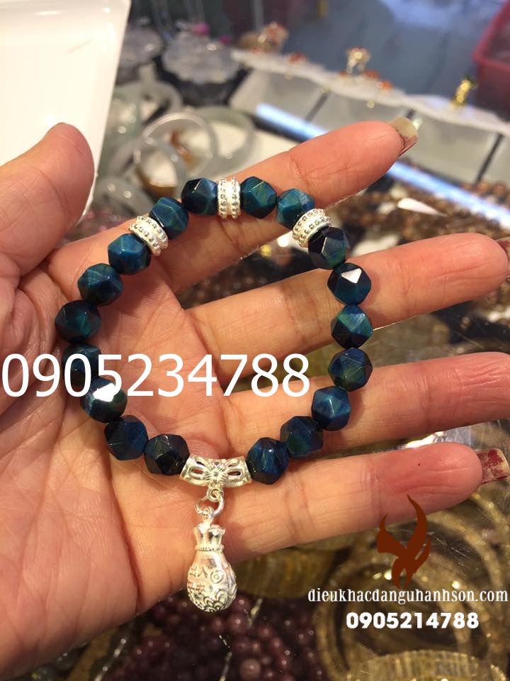 Vòng tay đá mắt hổ xanh dương mix charm bạc ta (Mã sản phẩm: VTPK09)