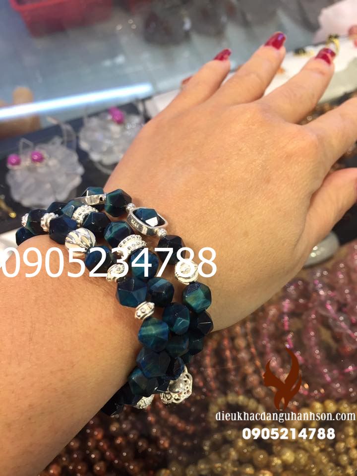 Vòng tay đá mắt hổ xanh dương mix charm bạc ta (Mã sản phẩm: VTPK10)