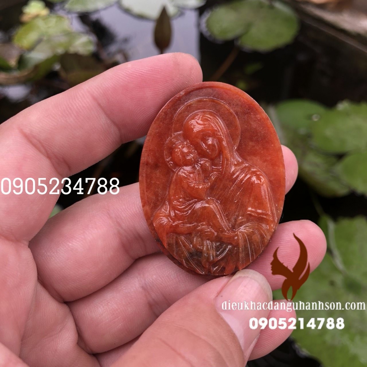 Mặt dây chuyền Đức mẹ bồng Chúa Giêsu Ngọc cẩm thạch huyết tự nhiên (Mã sản phẩm: CG11)