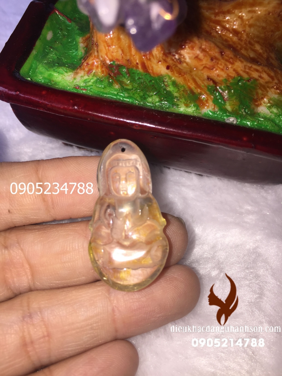 Mặt dây chuyền Phật Quan Âm đá thạch anh tóc vàng thiên nhiên hàng Vip QA01