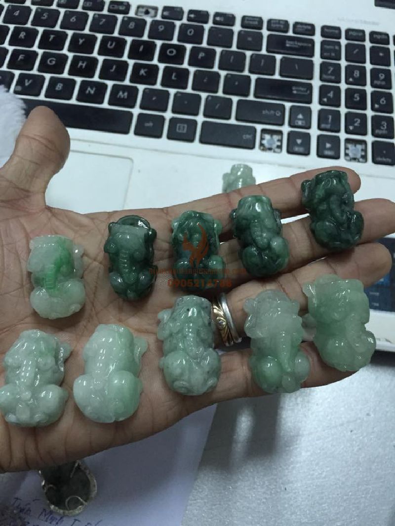 Mặt dây chuyền Tỳ hưu được làm từ đá ngọc cẩm thạch tự nhiên 100%