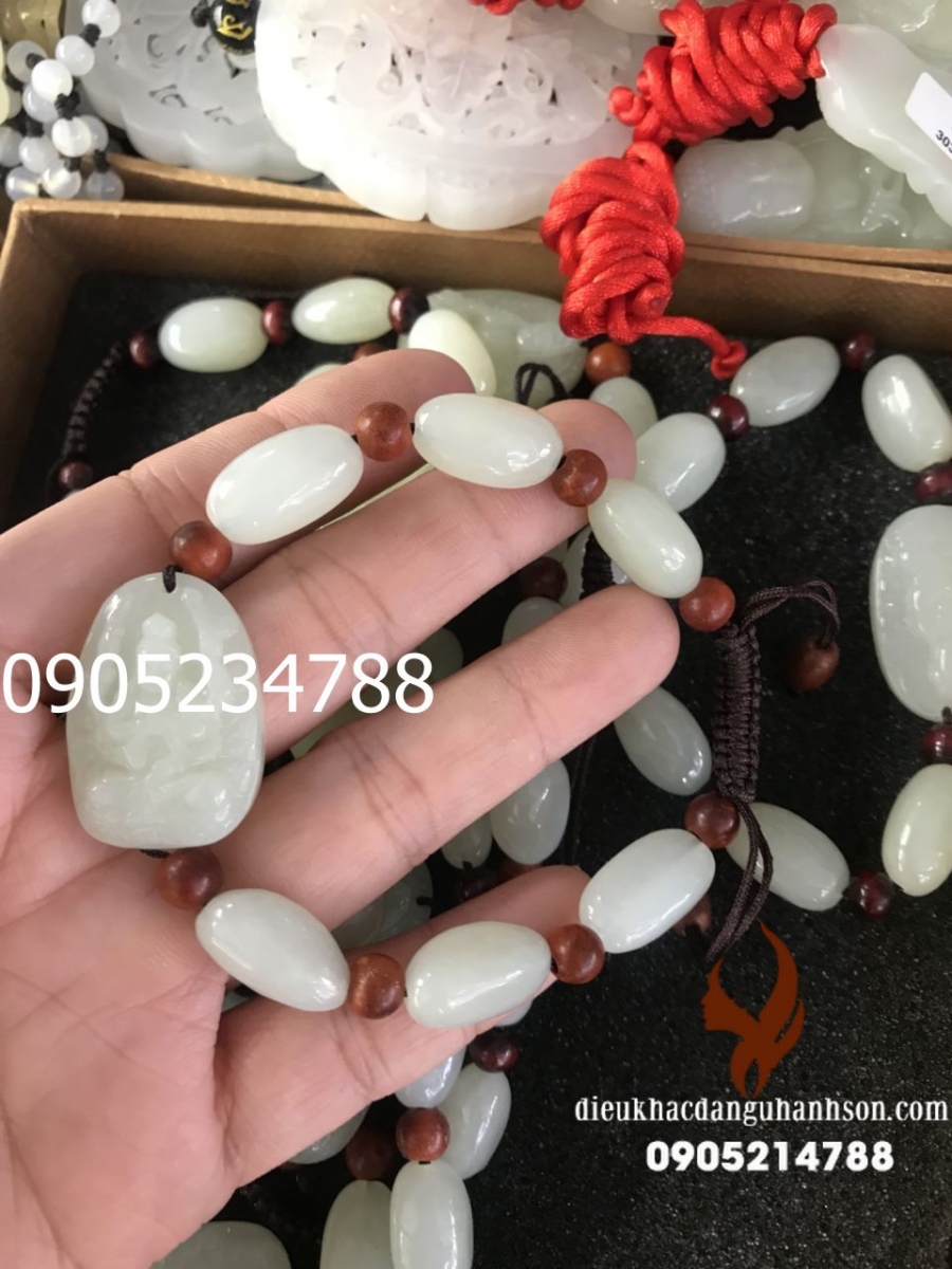 Vòng tay phật  bản mệnh bạch ngọc Thiên thủ thiên nhãn cho tuổi Tý (Mã sản phẩm: PBM114)