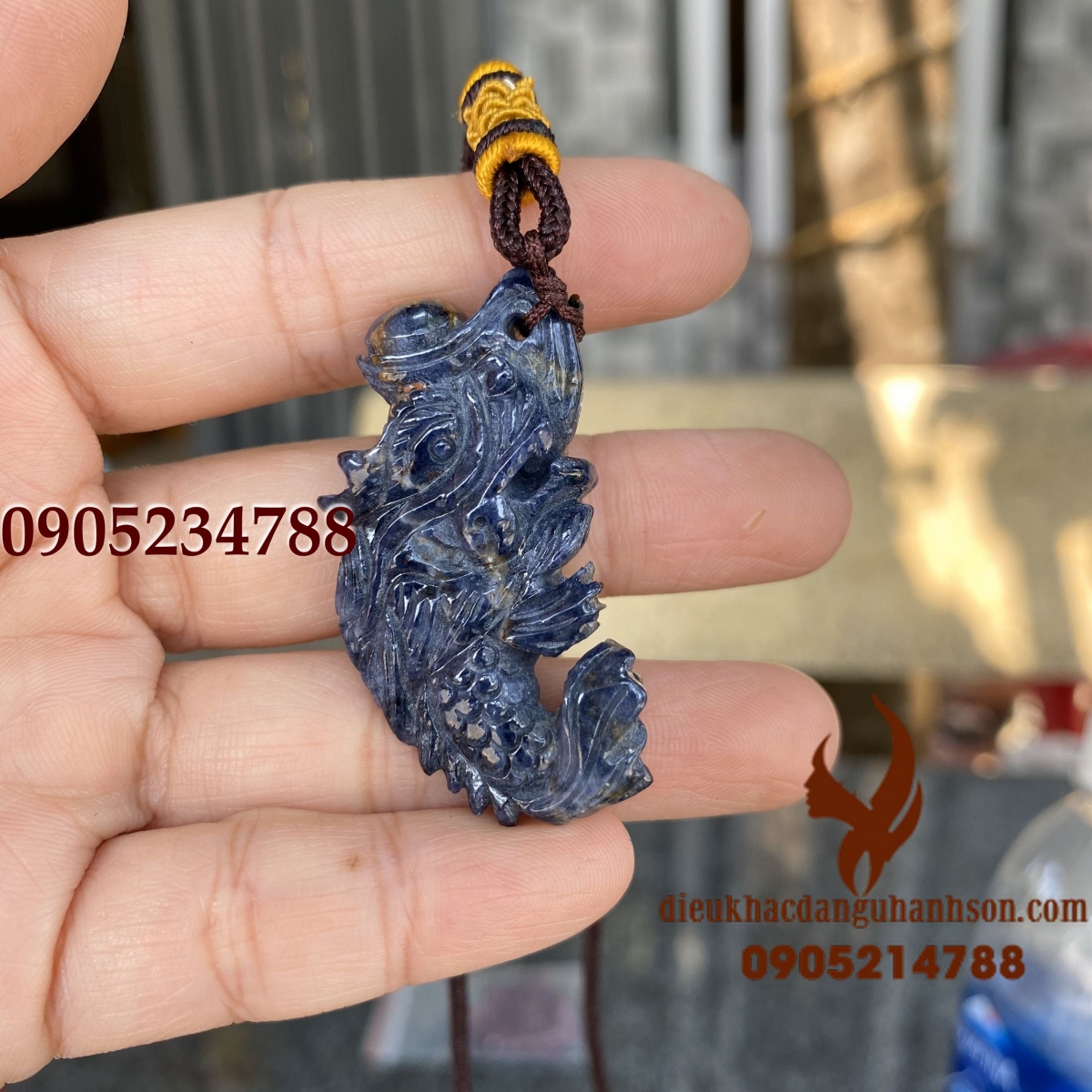 Mặt dây chuyền cá chép vượt vũ môn đá  Saphia (sapphire) thiên nhiên (Mã sản phẩm: CC06)