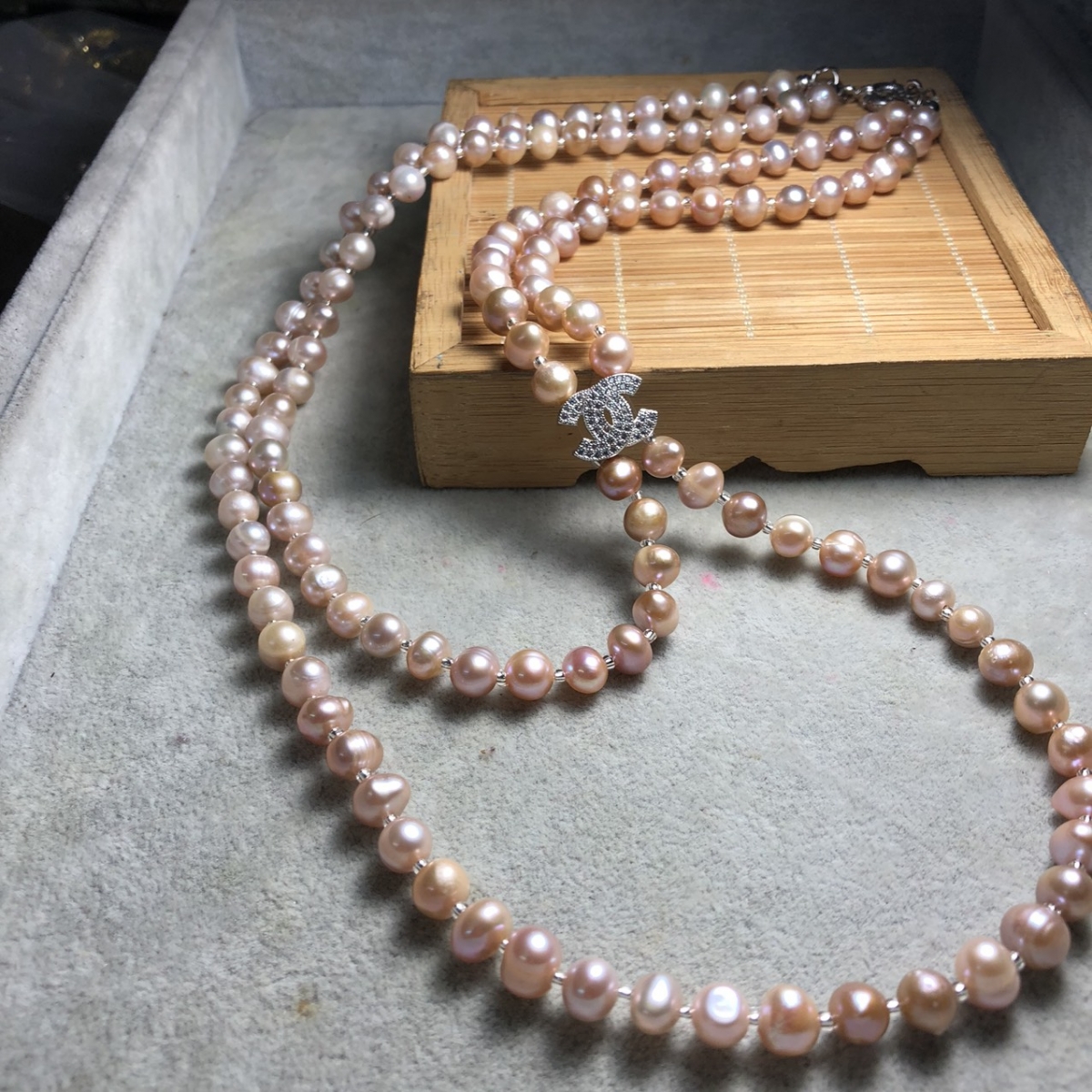 Chuỗi cỗ ngọc trai cam 2 tầng mix charm chanel (ngọc trai thật 100%) (Mã sản phẩm: NT20)
