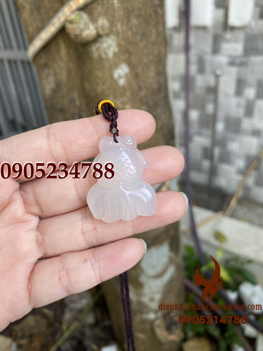 Mặt dây chuyền cá mắt lồi đá mã não trắng tự nhiên (Mã sản phẩm: CML01)