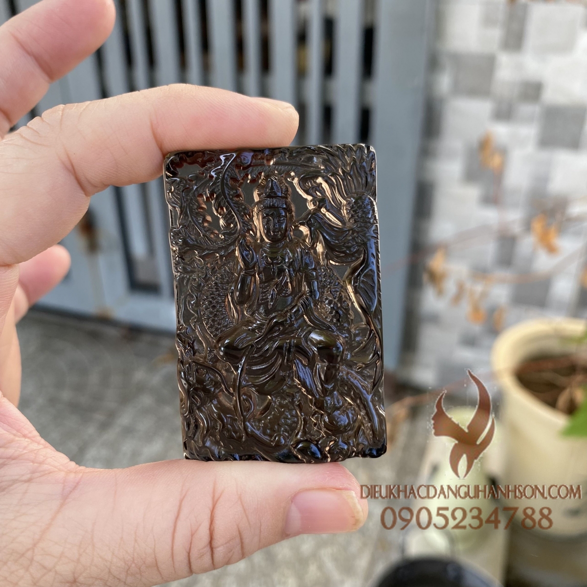Mặt dây chuyền phật Quan Âm cưỡi rồng đá thạch anh khói tự nhiên (Mã sản phẩm: QA32)