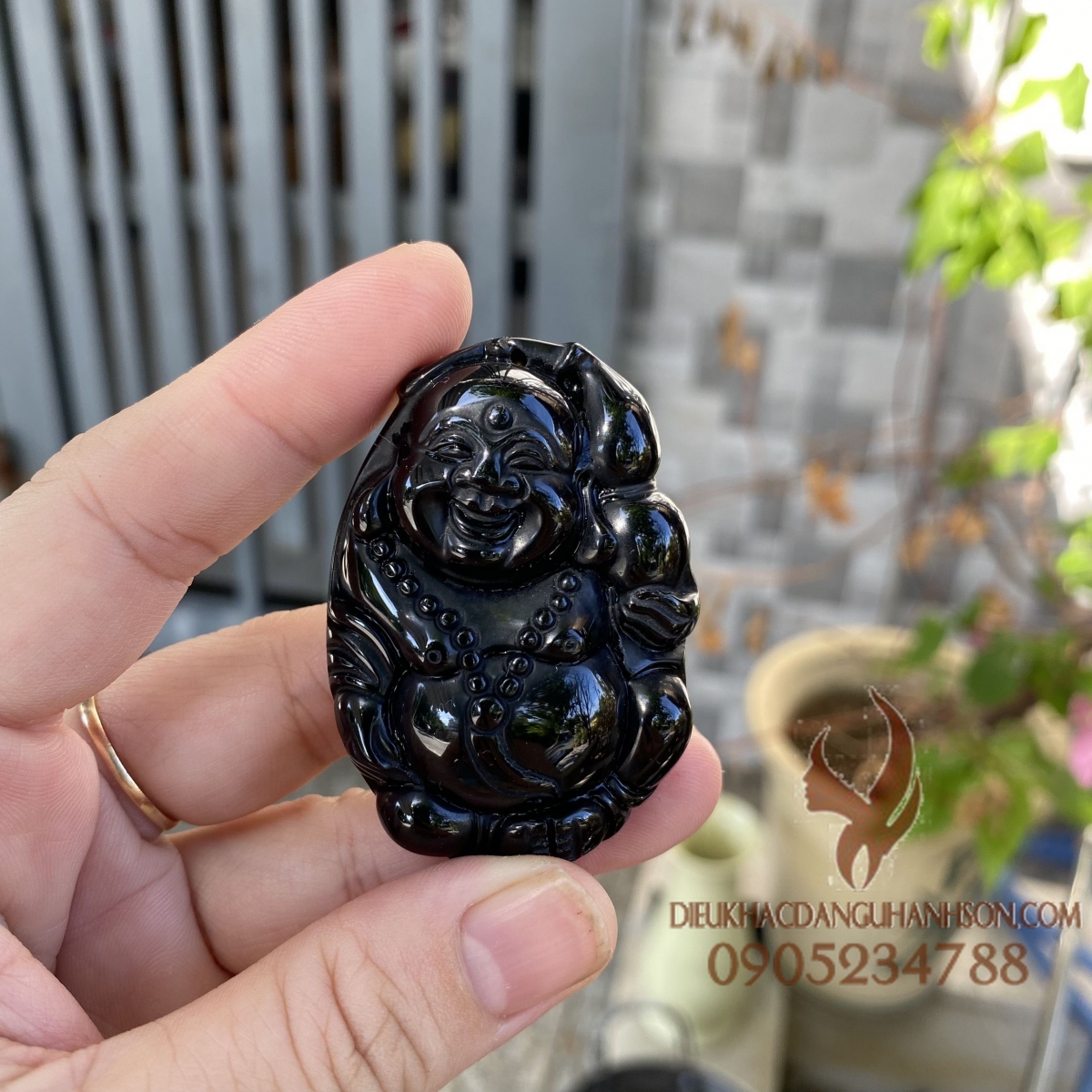 Mặt dây chuyền phật di lặc cõng hồ lô đá obisidian thiên nhiên (Mã sản phẩm: DL94)