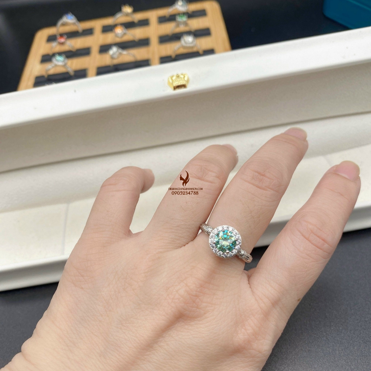 Nhẫn kim cương Moissanite lên vàng trắng (Mã sản phẩm: KC04)