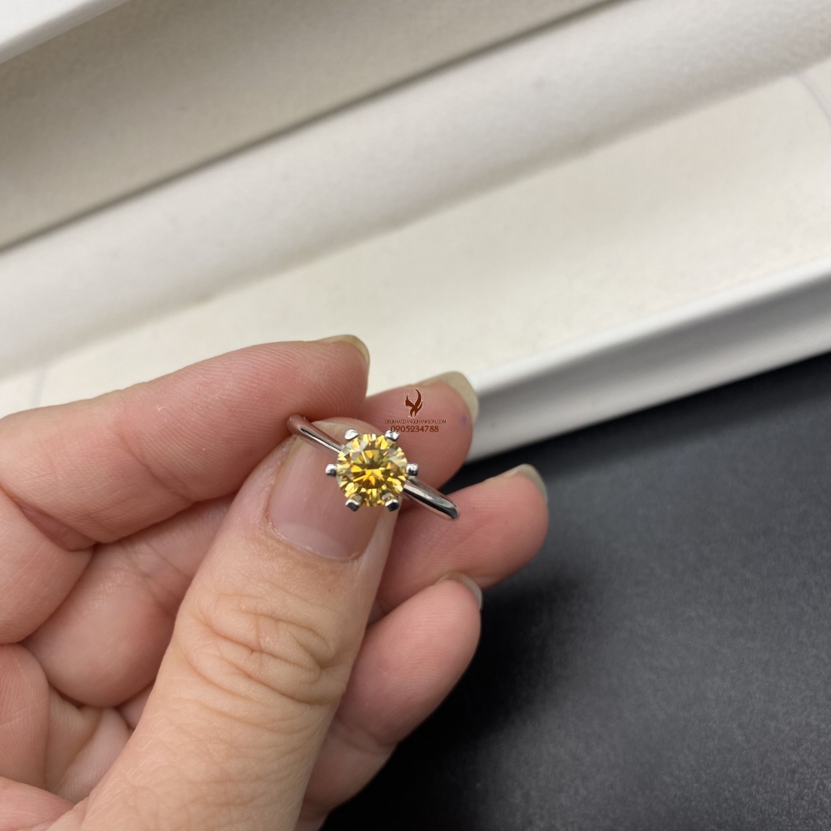 Nhẫn kim cương Moissanite màu vàng Yellow lên vàng trắng (Mã sản phẩm: KC06)