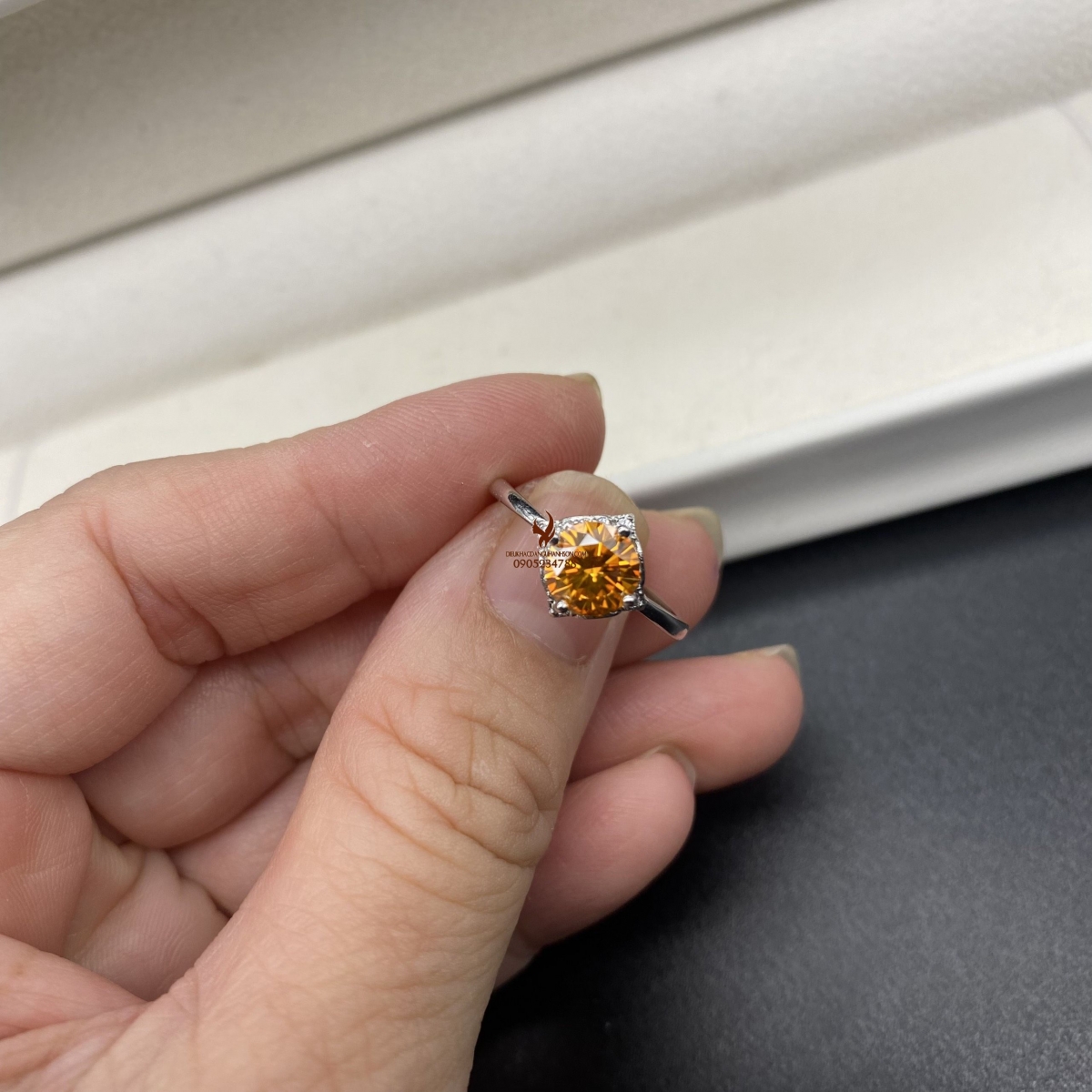 Nhẫn kim cương Moissanite lên vàng trắng (Mã sản phẩm: KC02)