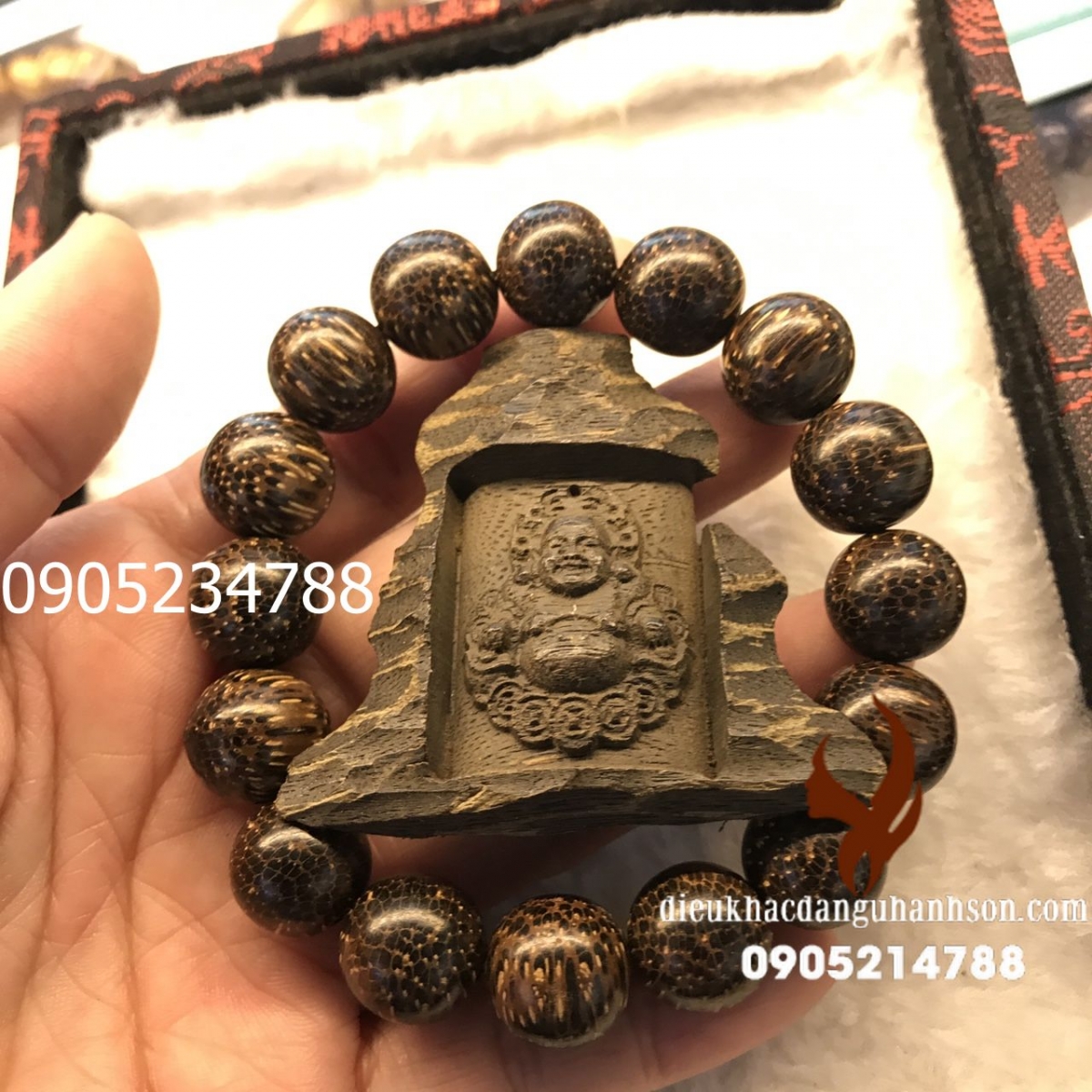 Vòng tay trầm hương tự nhiên TH19