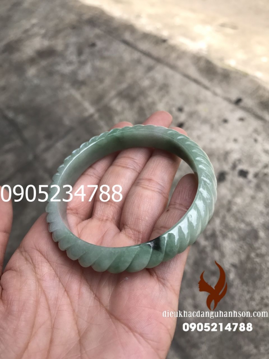 Vòng tay Ngọc cẩm thạch chạm hoa văn VTBL26