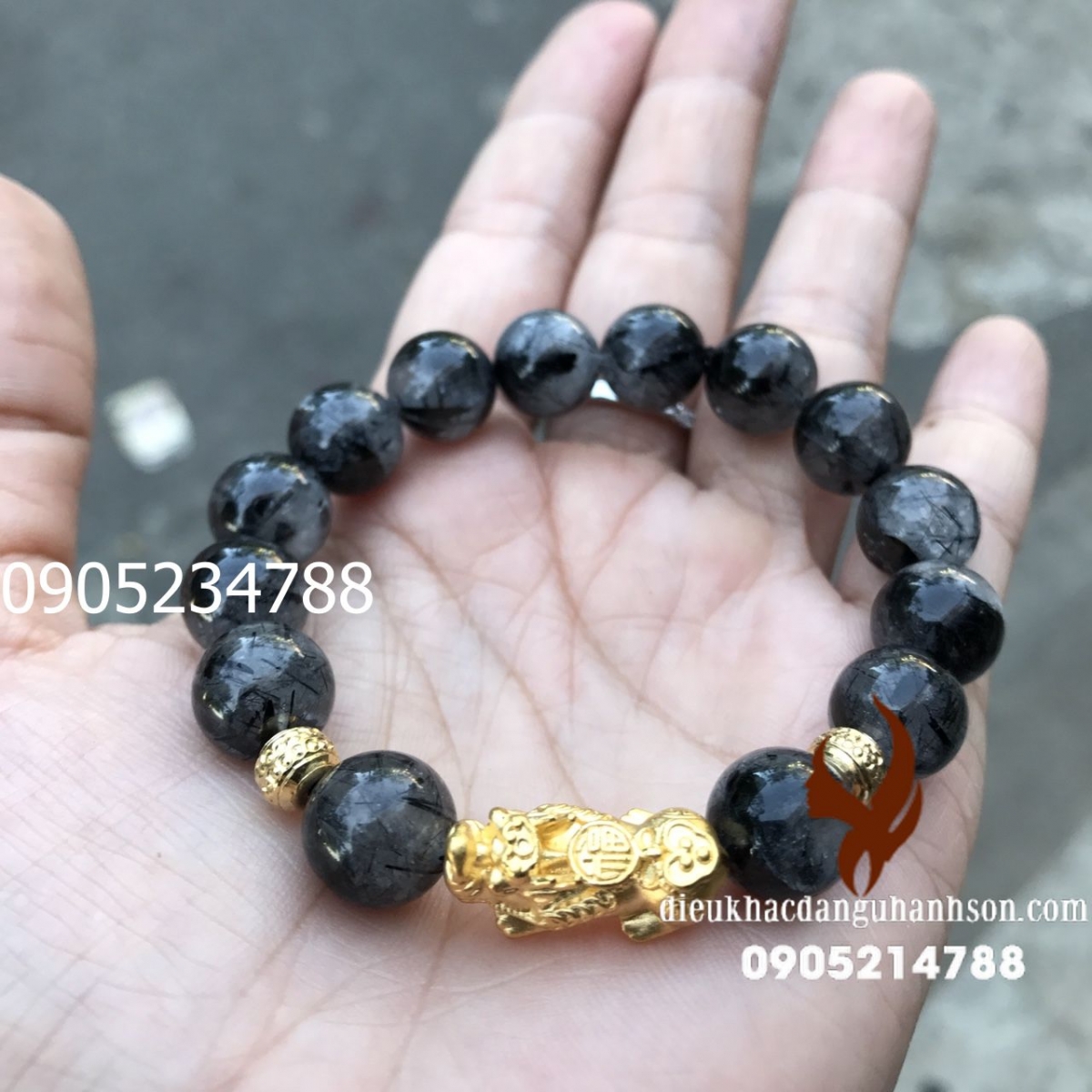Vòng tay thạch anh tóc đen tự nhiên mix charm vàng 24k VTPKV01
