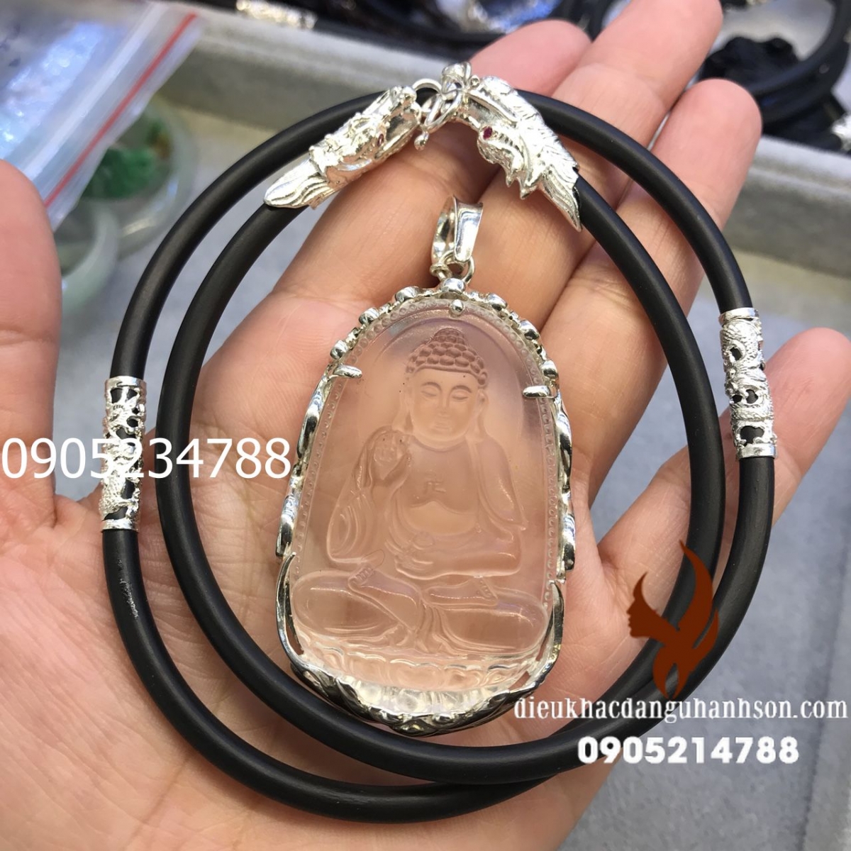Phật bản mệnh A di đà cho tuổi Tuất đá thạch anh trắng ốp bạc ta nguyên chất kèm dây rồng 4 đốt bạc (Mã sản phẩm: PBM46)