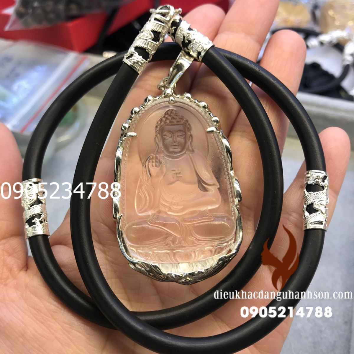 Phật bản mệnh A di đà cho tuổi Tuất đá thạch anh trắng ốp bạc ta nguyên chất kèm dây rồng 4 đốt bạc (Mã sản phẩm: PBM44)