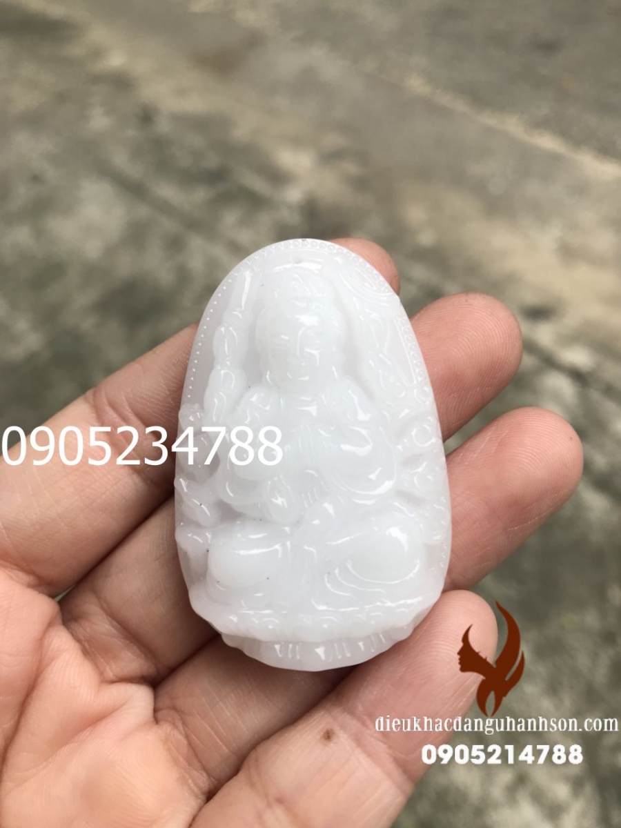 Phật bản mệnh Thiên thủ thiên nhãn cho tuổi Tý đá thạch anh trắng sữa  (Mã sản phẩm: PBM38)