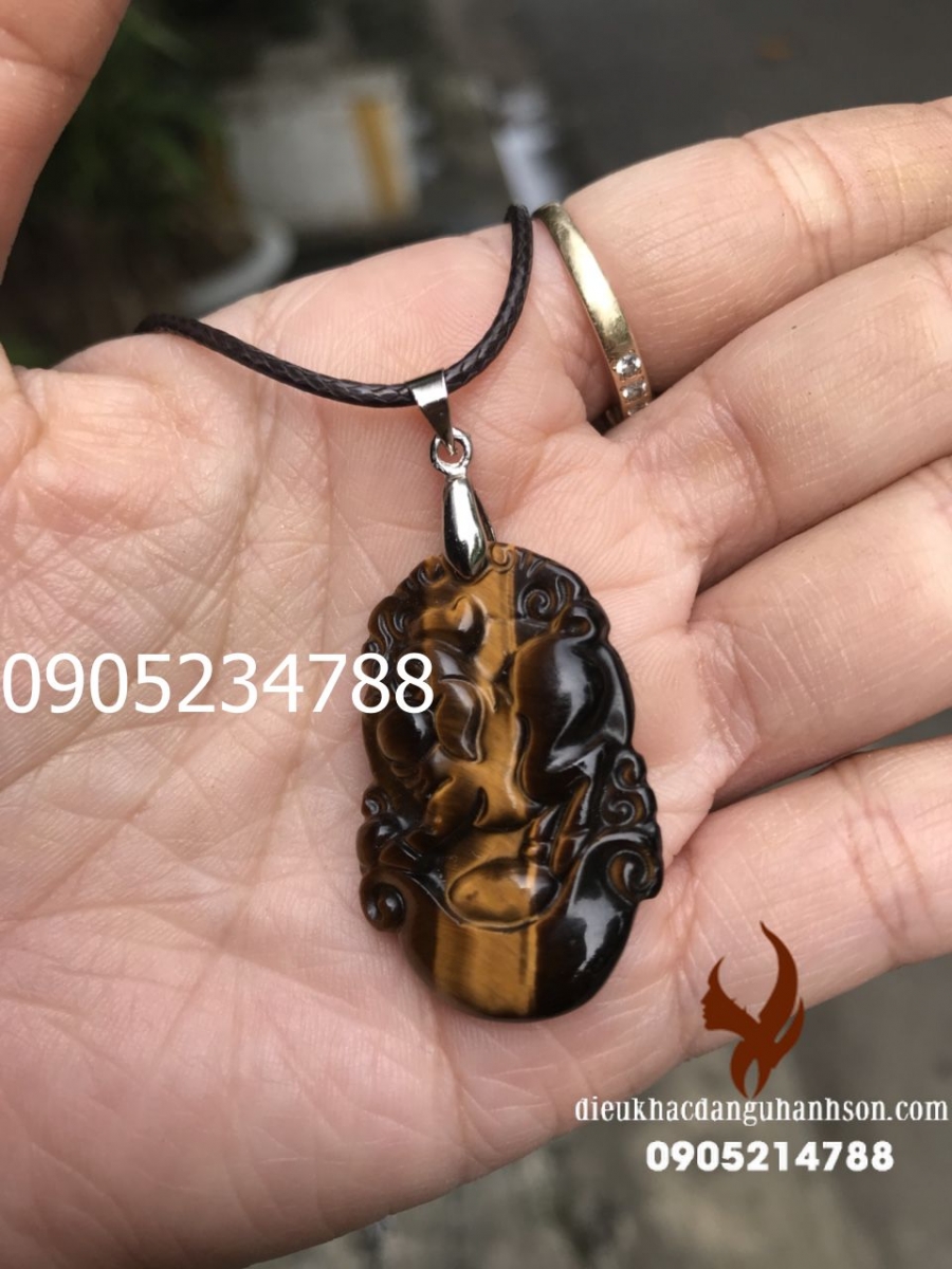 Con giáp Heo (Hợi) Đá mắt hổ tự nhiên CG15