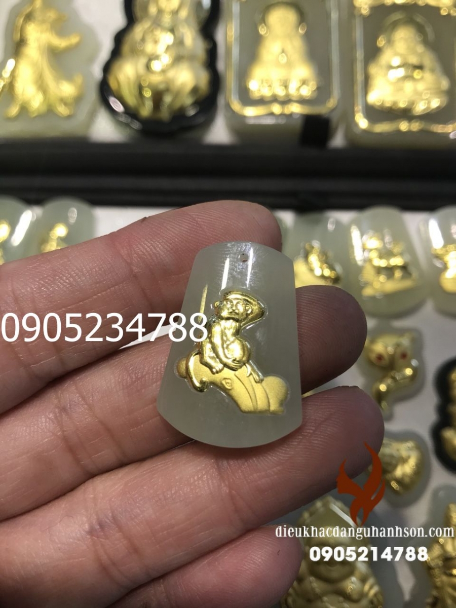 Con giáp Khỉ (Thân) Ngọc cẩm thạch xi dát vàng 24k CG09