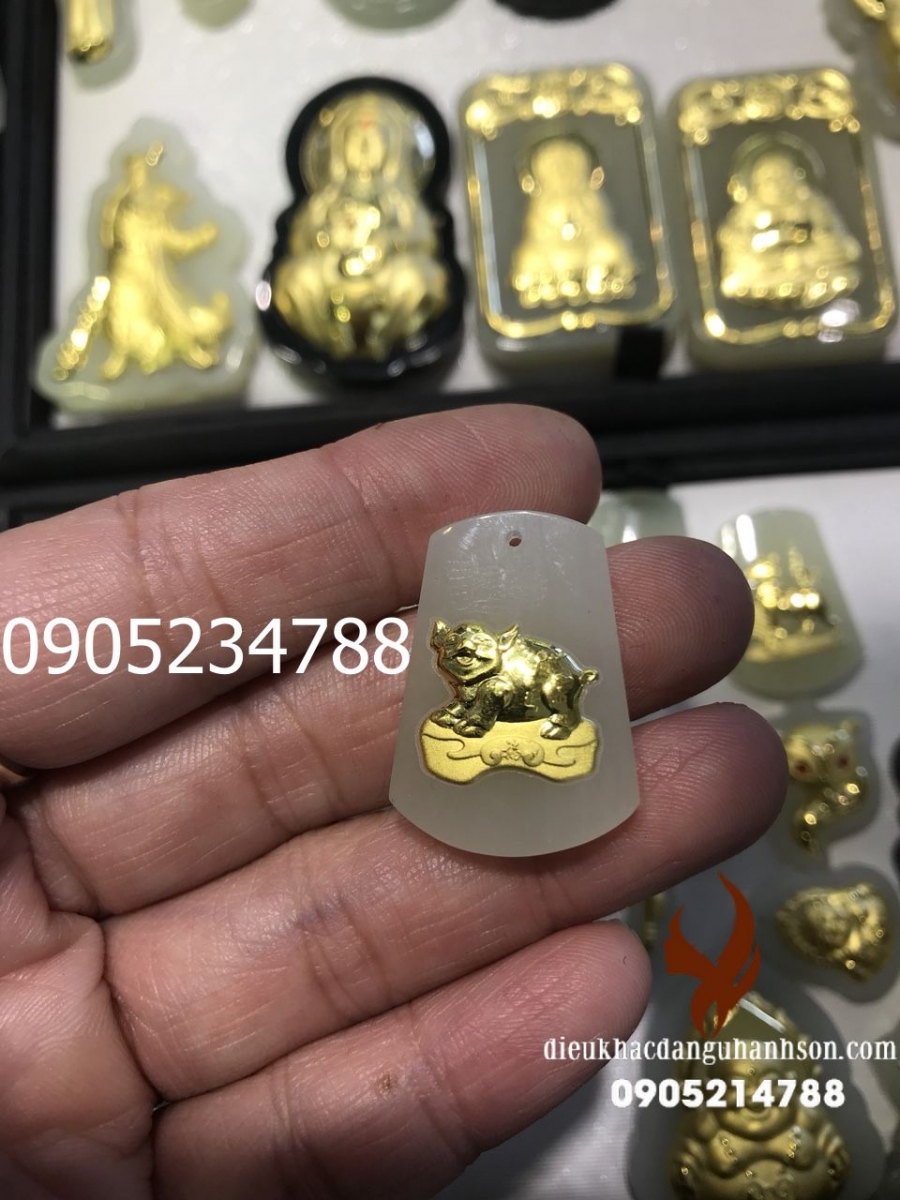 Con giáp Heo (Hợi) Ngọc cẩm thạch xi dát vàng 24k CG06