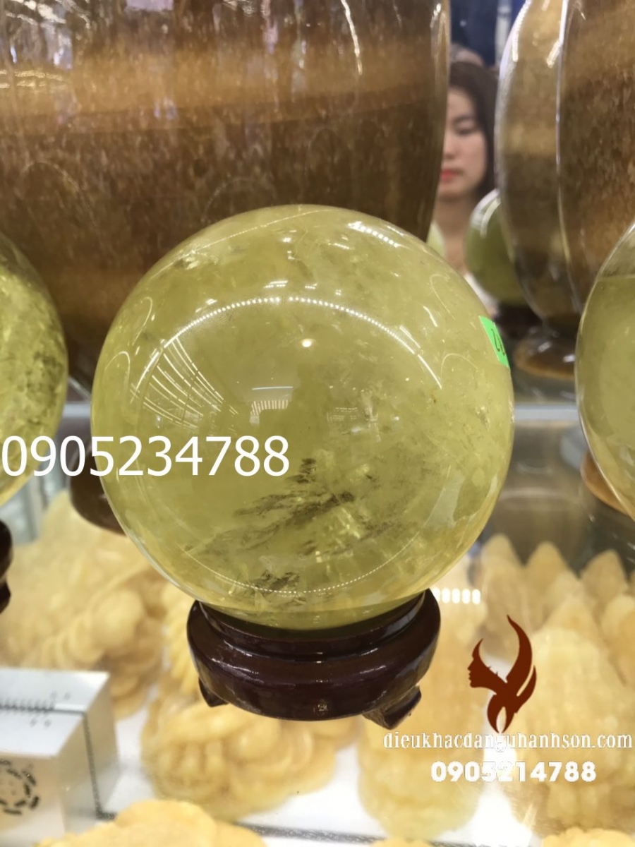 Quả cầu đá thạch anh vàng Vip tự nhiên trọng lượng 2 kg QC48