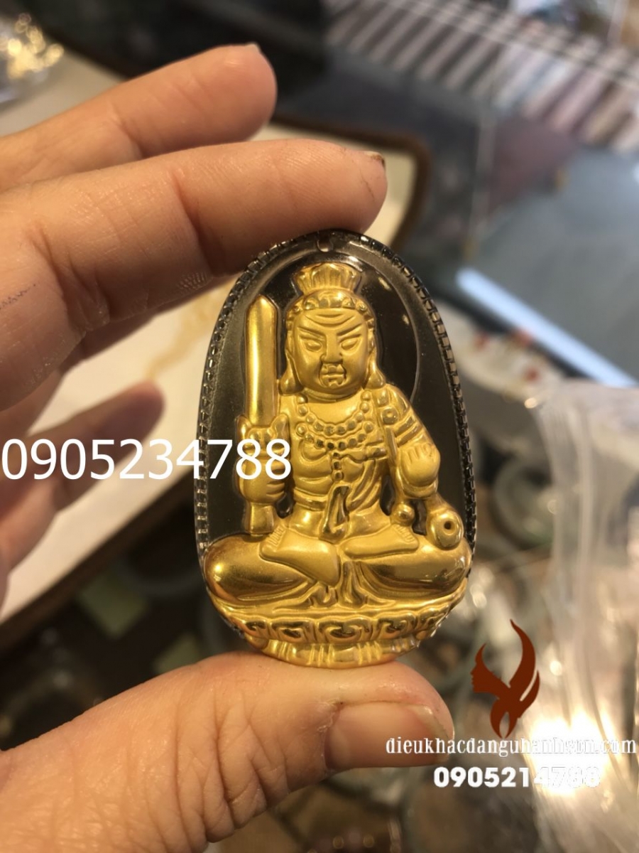 Phật bản mệnh Bất động minh vương thạch anh khói dát vàng cho tuổi Dậu PBM83