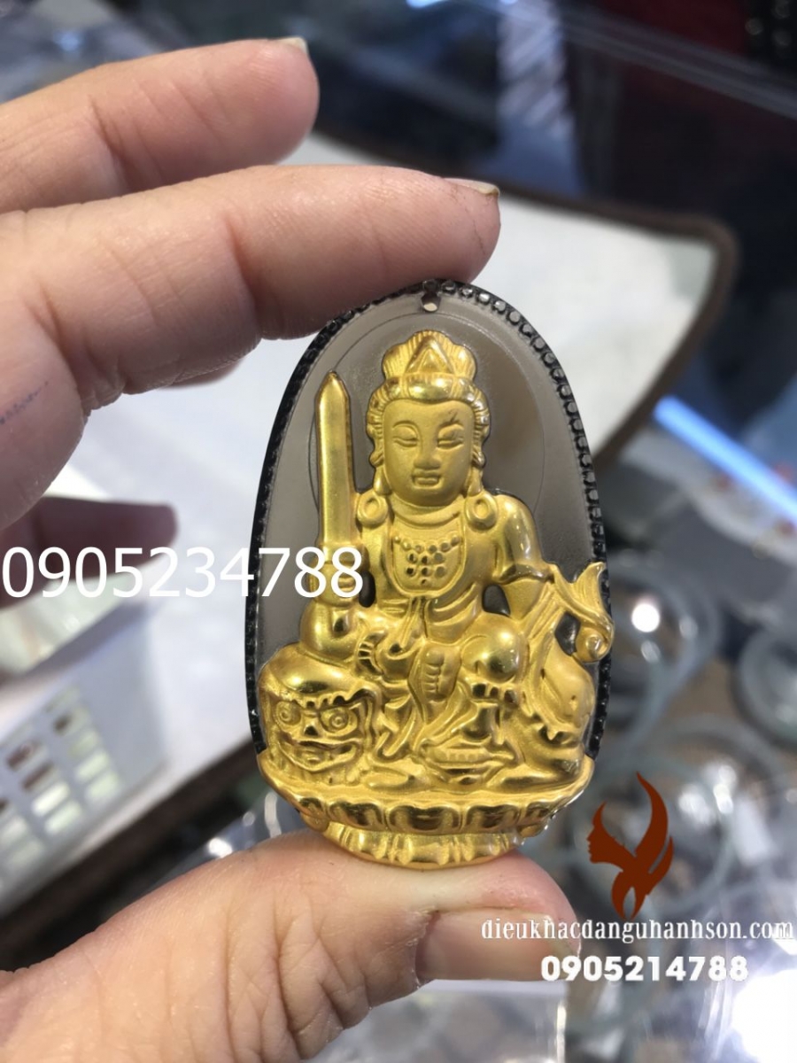 Phật bản mệnh văn thù bồ tát thạch anh khói dát vàng cho tuổi Mão PBM80