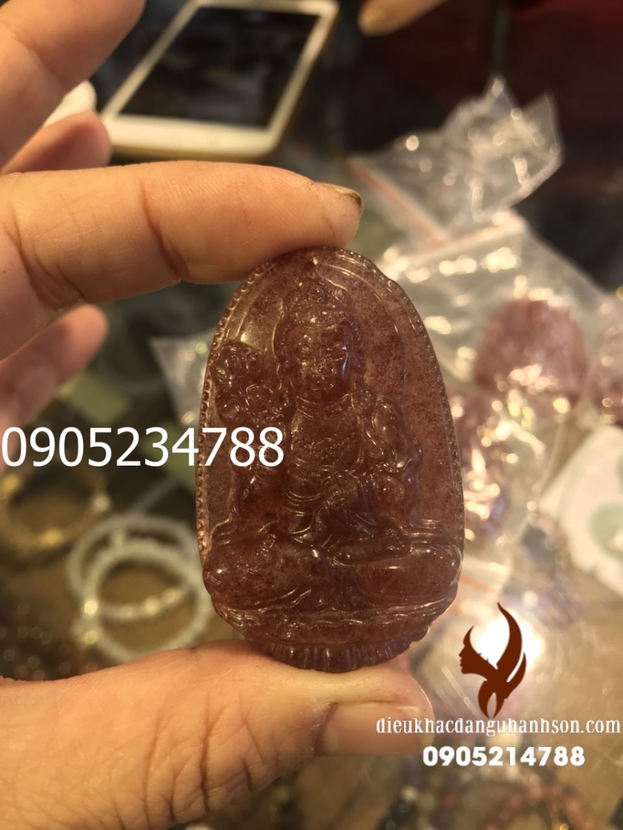 Mặt dây chuyền Phật Đại thế chí thạch anh dâu tây cho tuổi Ngọ PBM77