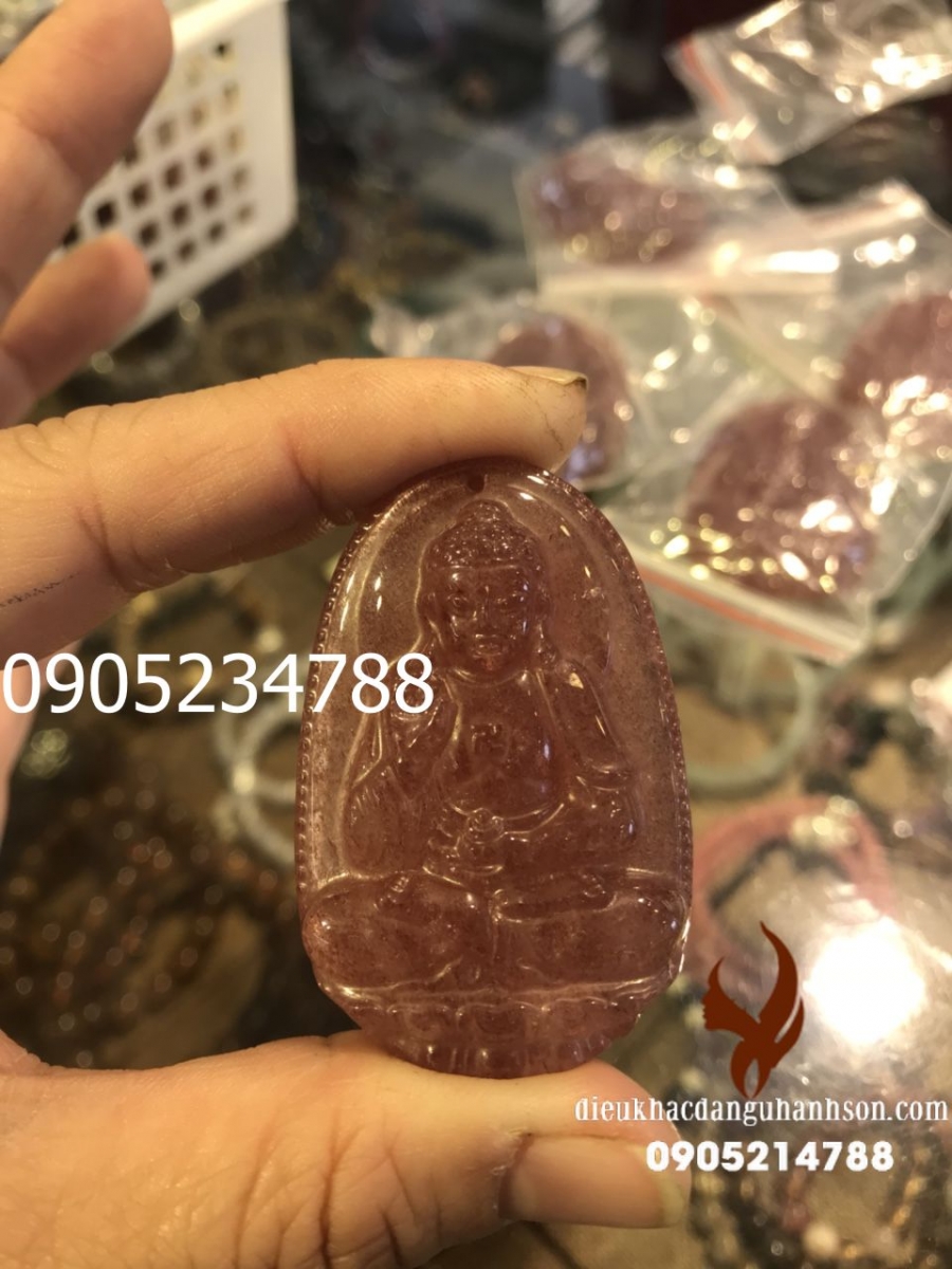 Mặt dây chuyền Phật A di đà thạch anh dâu tây cho tuổi Tuất PBM78