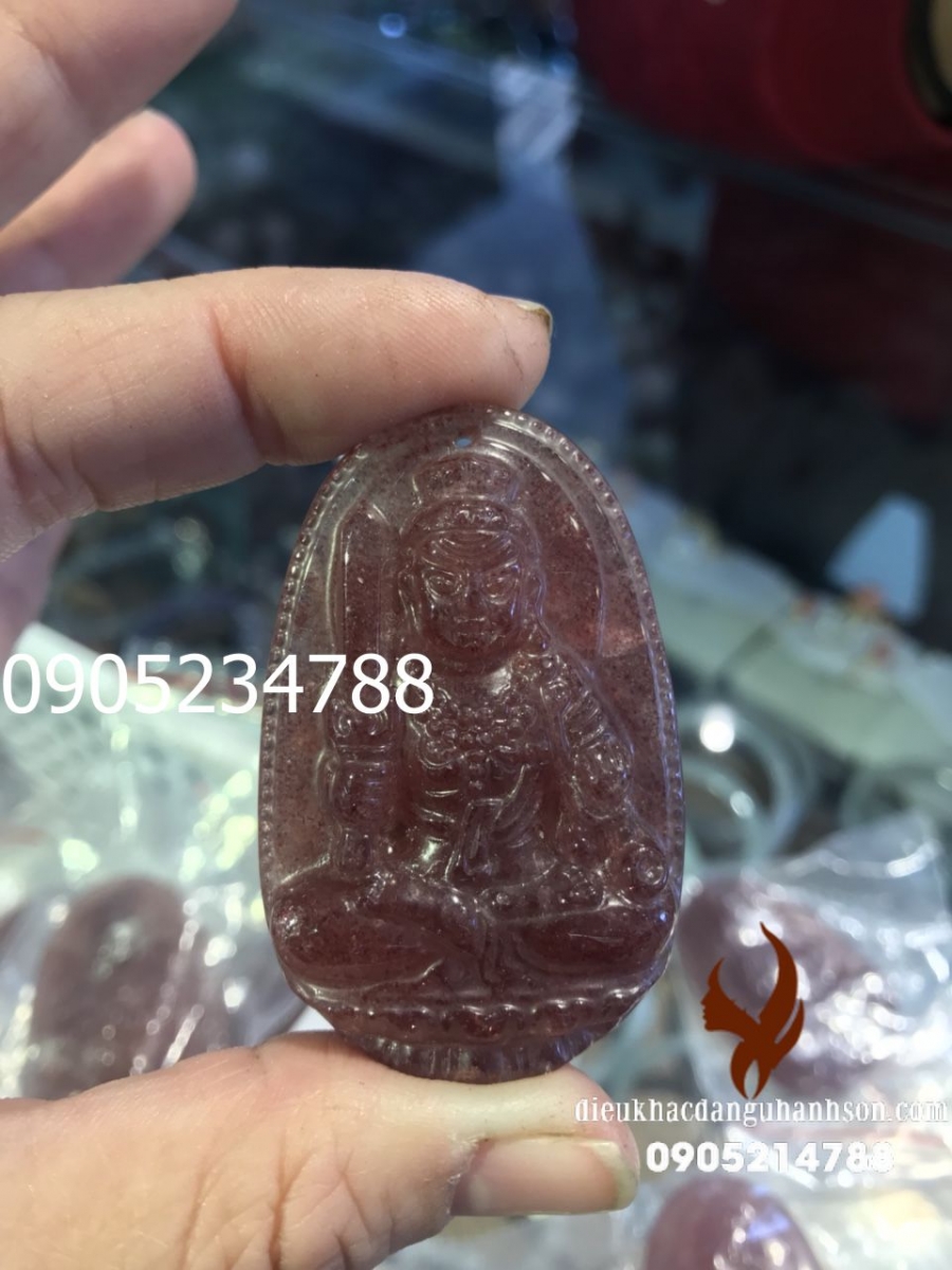 Mặt dây chuyền Phật Bất động minh vương thạch anh dâu tây cho tuổi Dậu PBM79