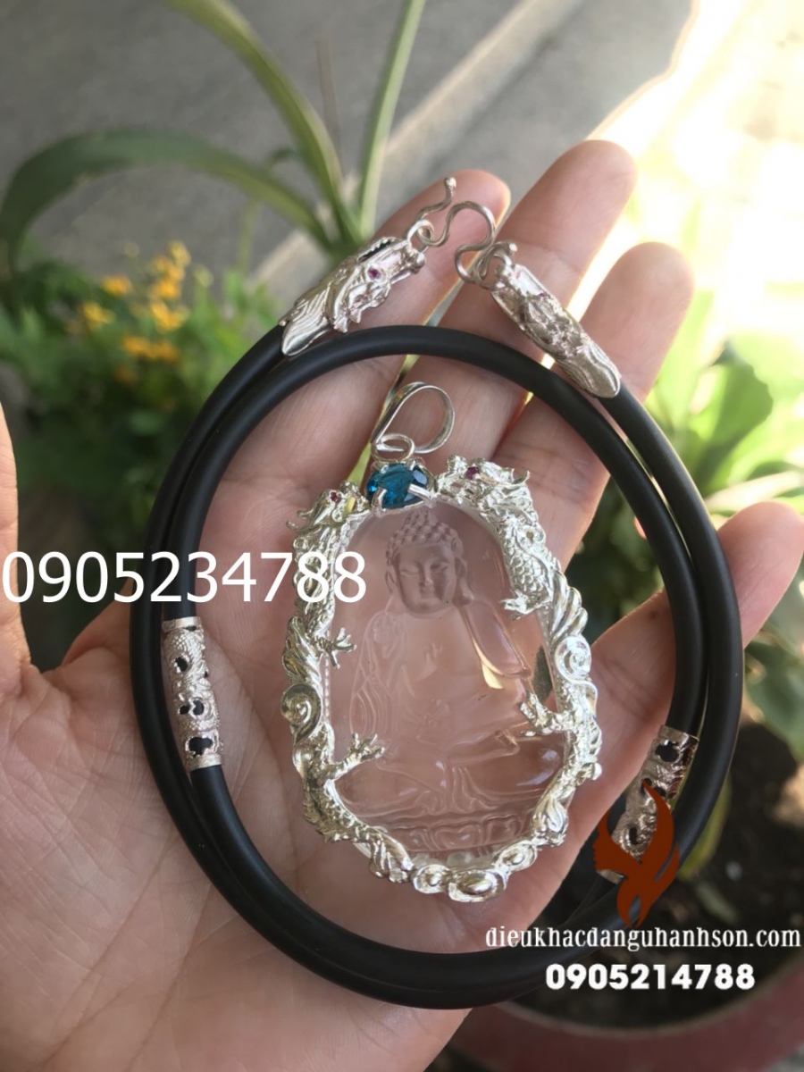 Phật Bản Mệnh A Di Đà Cho Tuổi Tuất Và Hợi Đá Thạch Anh Lưu Ly Ốp Bạc Rồng Cuộn Kèm Dây Rồng (Mã Sản Phẩm: PBM96)